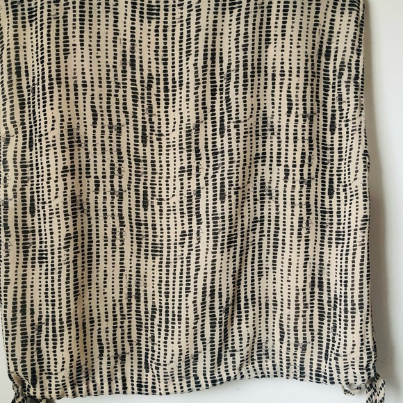 Calvin Klein Woman’s Blouse. Sleeveless with elastic waist ties. - Picture 4 of 6